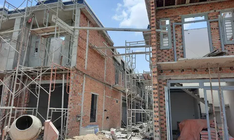 Sập giàn giáo ở Long An khiến 2 người chết, 6 người bị thương